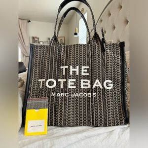 Marc Jacob’s The tote bag Large